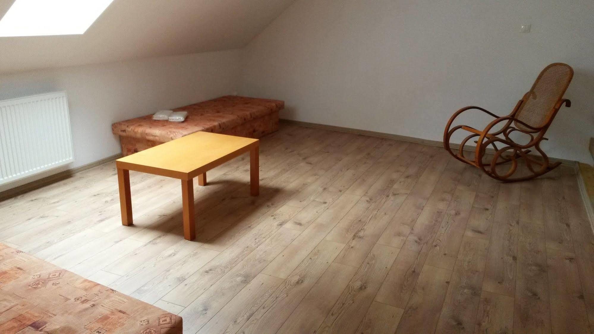 Attic Parkview Apartment Piest'any Exterior foto